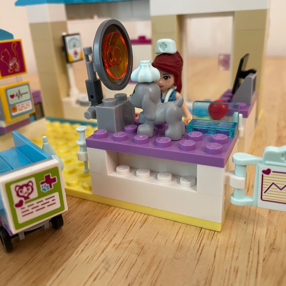 Lego Friends Vet Clinic (41085)